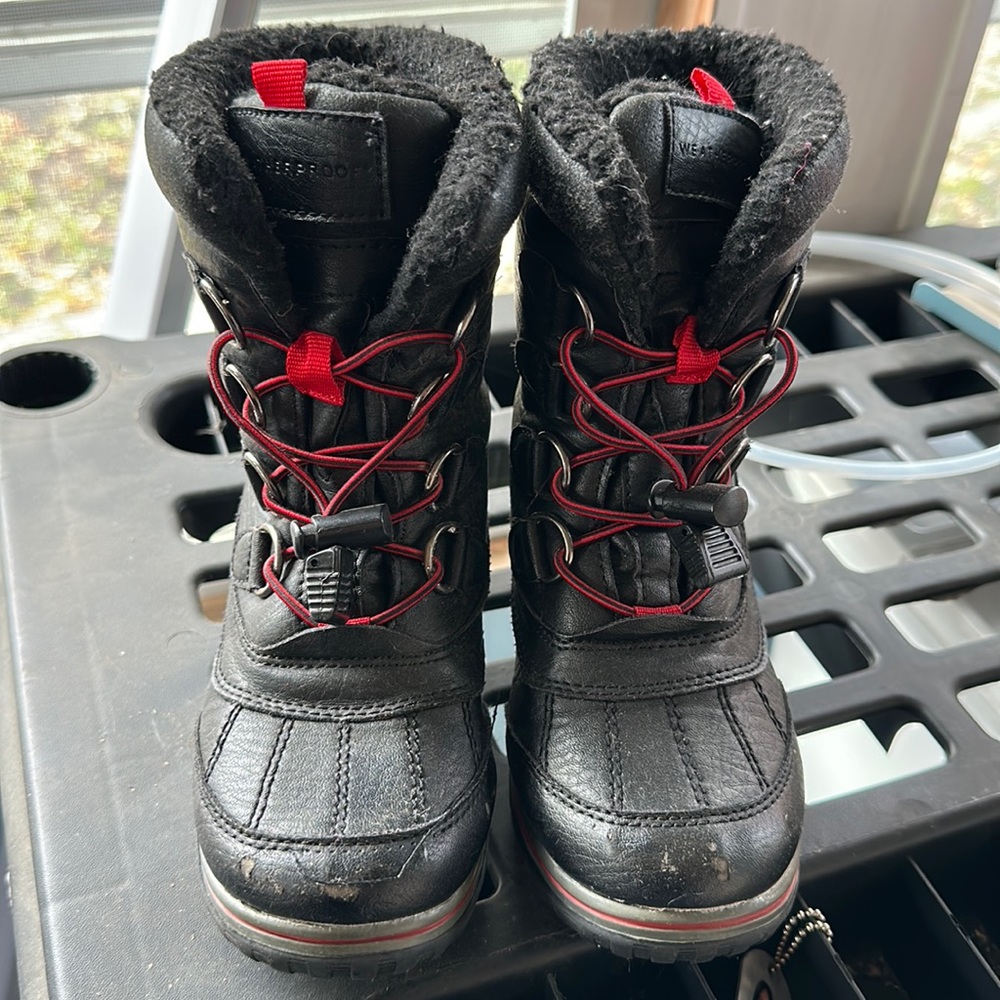 Snow boots